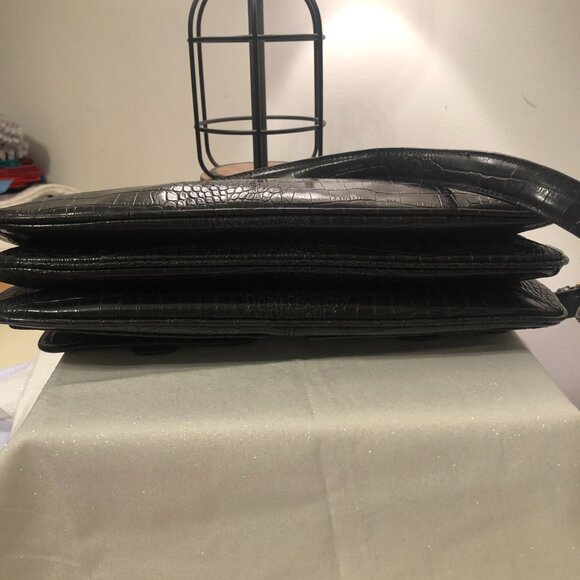 Simply Vera Vera Wang Shoulder Bag - Picture 8 of 14